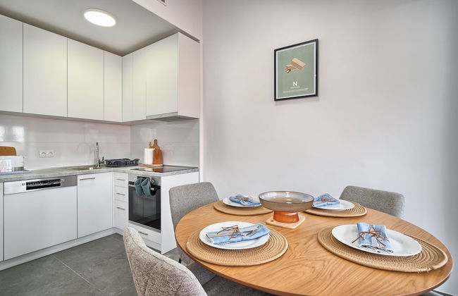 A3 - Luxury apt w big Balcony, 4 min Walk to Beach - Photo 21