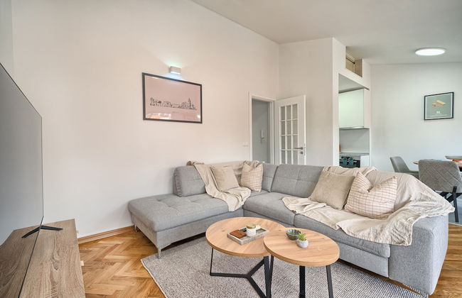 A3 - Luxury apt w big Balcony, 4 min Walk to Beach - Photo 9