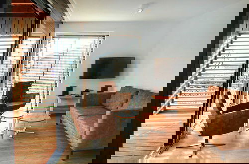 Photo 5 - Villa on Waterfront With Stunning Design