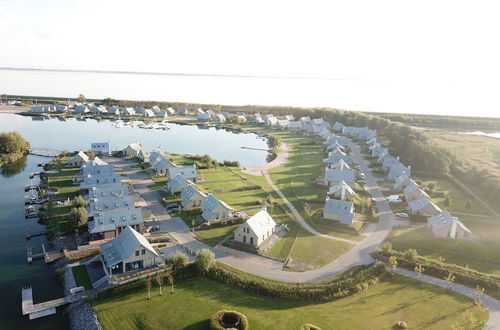 Photo 14 - Modern Lodge on the Water in a National Park