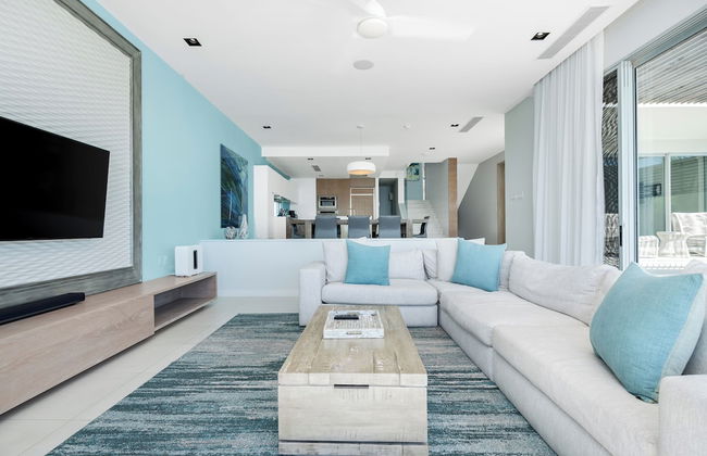 Long Bay Beach Club - Photo 2