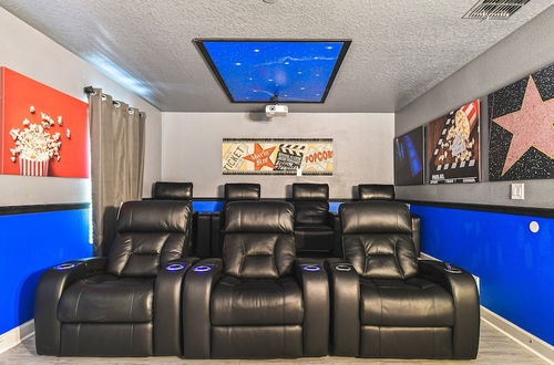 Foto 47 - Elegant Home With Resort Amenities, Gameroom