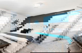 Foto 3 - Spacious Family Home With Pool & Game Room