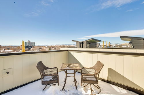 Foto 23 - Modern Townhome w/ Rooftop Hot Tub + Mtn View