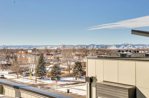 Foto 27 - Modern Townhome w/ Rooftop Hot Tub + Mtn View