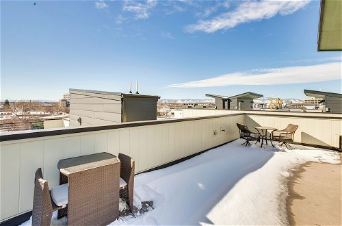Foto 18 - Modern Townhome w/ Rooftop Hot Tub + Mtn View