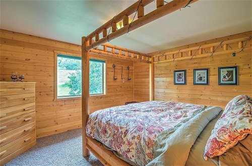 Foto 19 - Luxe Alpine Cabin w/ Wraparound Deck & Mtn Views