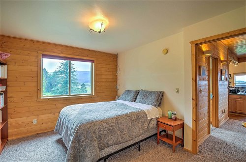 Foto 21 - Luxe Alpine Cabin w/ Wraparound Deck & Mtn Views