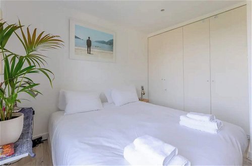 Photo 5 - Quirky & Serene 2BD Flat in Dalston