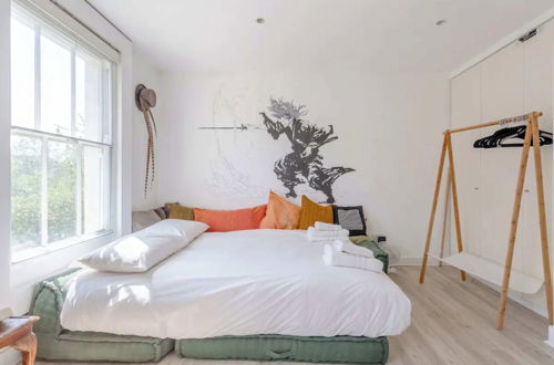 Photo 2 - Quirky & Serene 2BD Flat in Dalston