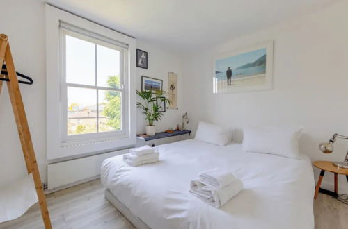 Photo 7 - Quirky & Serene 2BD Flat in Dalston