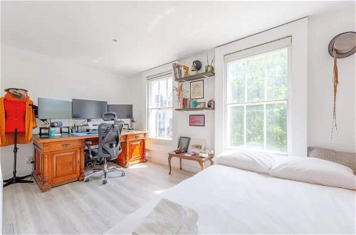 Photo 4 - Quirky & Serene 2BD Flat in Dalston