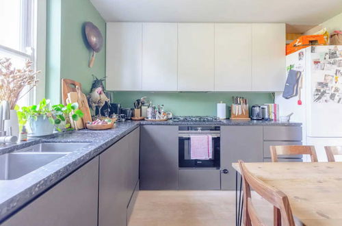 Photo 15 - Quirky & Serene 2BD Flat in Dalston