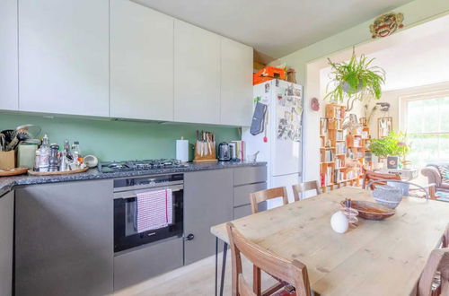 Photo 14 - Quirky & Serene 2BD Flat in Dalston