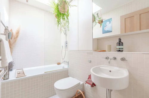 Photo 21 - Quirky & Serene 2BD Flat in Dalston