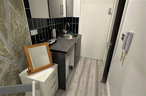 Photo 13 - Charming 1-bed Studio in London