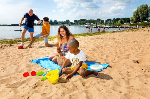 Photo 21 - Beautiful Lodge at the Lake and Beach