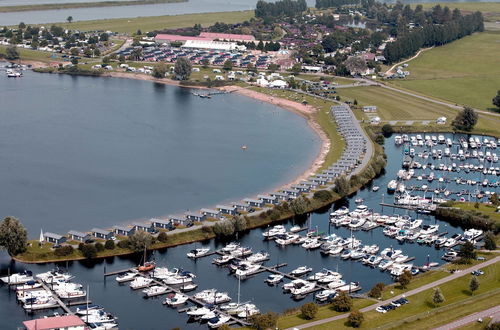 Photo 24 - Beautiful Lodge at the Lake and Beach