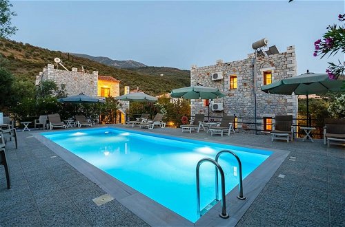 Foto 31 - Mani Stone Luxury Villa - Escape to the Poolside