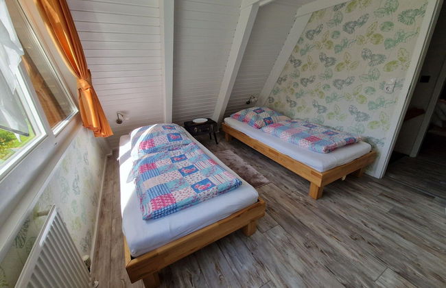 Wooden Bungalow With a Terrace, in a Wooded Area - Foto 3
