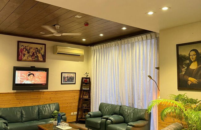 UDS Villa - Next to VFS, Walking to Connaught Place - Photo 8