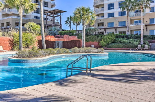 Photo 9 - Destin Resort Studio w/ Pool - Walk to Beach