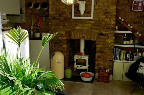 Photo 13 - Beautiful Canalside 1-bedroom Flat With Terrace