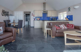 Photo 2 - Manor View - 1 Bedroom Apartment - Pendine