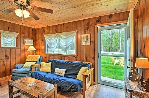 Foto 17 - Cabin Nestled by Lake Charlevoix: Pets are Welcome