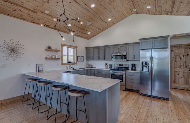Kussy Chalet at Terry Peak - Photo 9