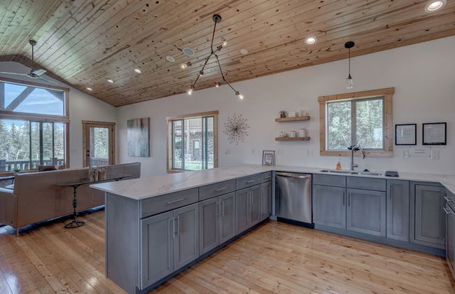 Kussy Chalet at Terry Peak - Photo 13