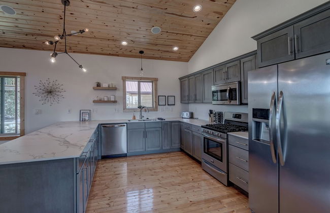 Kussy Chalet at Terry Peak - Photo 10