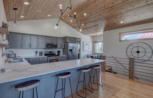 Kussy Chalet at Terry Peak - Photo 11