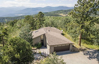 Foto 3 - Airy Forest Escape w/ Mountain Views + Hot Tub