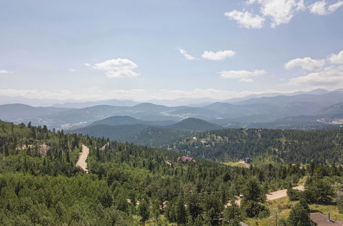 Foto 21 - Airy Forest Escape w/ Mountain Views + Hot Tub