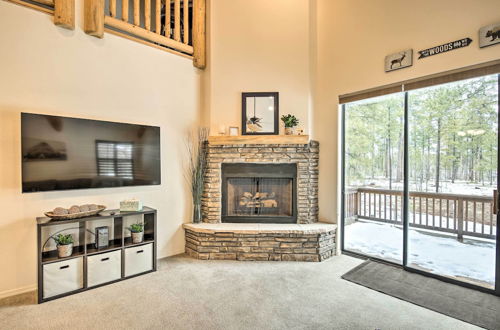 Photo 11 - Spacious Pinetop Cabin w/ Deck & Gas Grill