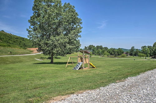 Photo 4 - Guntersville Lake Cabin w/ 3 Fishing Ponds