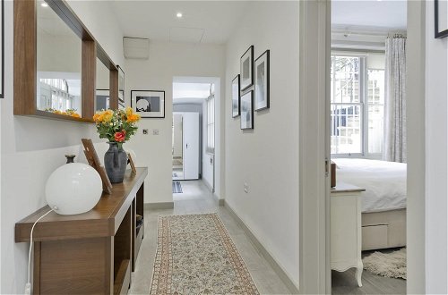 Photo 2 - Elegant Stylish 2 Bedroom Basement Flat Notting Hill