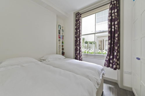 Photo 8 - Elegant Stylish 2 Bedroom Basement Flat Notting Hill