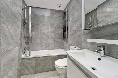 Photo 6 - Elegant Stylish 2 Bedroom Basement Flat Notting Hill