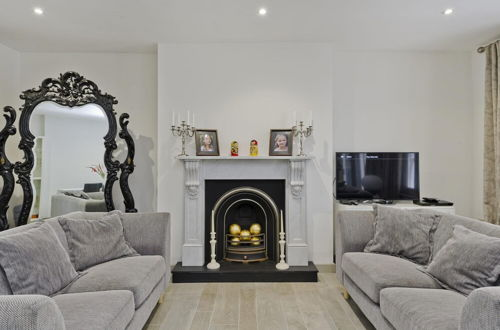 Photo 12 - Elegant Stylish 2 Bedroom Basement Flat Notting Hill