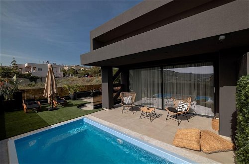 Photo 1 - Beautiful 4-bed Villa Ria in Vathianos Kampos