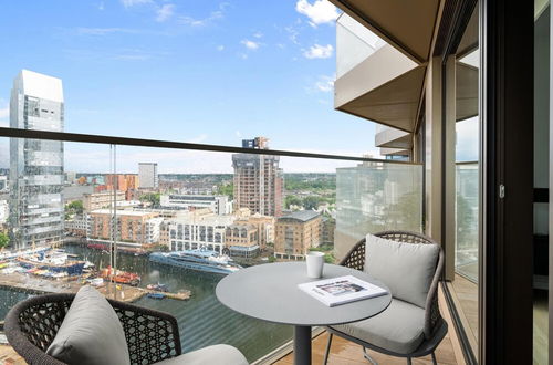 Photo 25 - Luxury two Bedroom Apartment in East London s Docklands