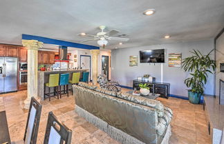 Foto 2 - Elegant Home w/ Pool Table: 3 Miles to The Strip