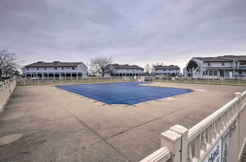 Photo 2 - Charming Condo on Lake Erie w/ Community Pool