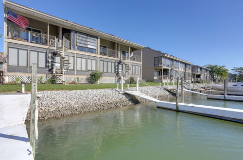 Foto 16 - Charming Condo on Lake Erie w/ Community Pool