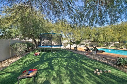 Foto 15 - Pet-friendly Glendale Home: Game Room & Pool