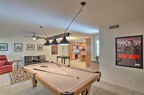 Foto 16 - Pet-friendly Glendale Home: Game Room & Pool
