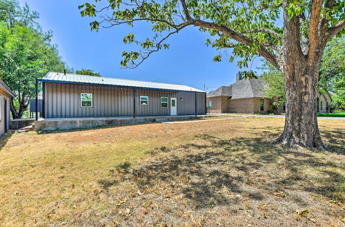 Photo 25 - Spacious Palo Pinto Home: Private Dock & Pool