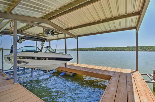 Foto 9 - Spacious Palo Pinto Home: Private Dock & Pool